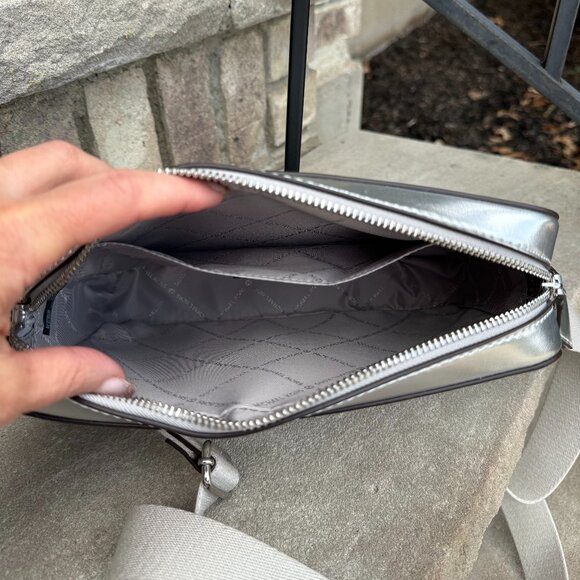 MICHAEL MICHAEL KORS JET SET SILVER MONOGRAM METALLIC CROSSBODY BAG Travel - Picture 14 of 16